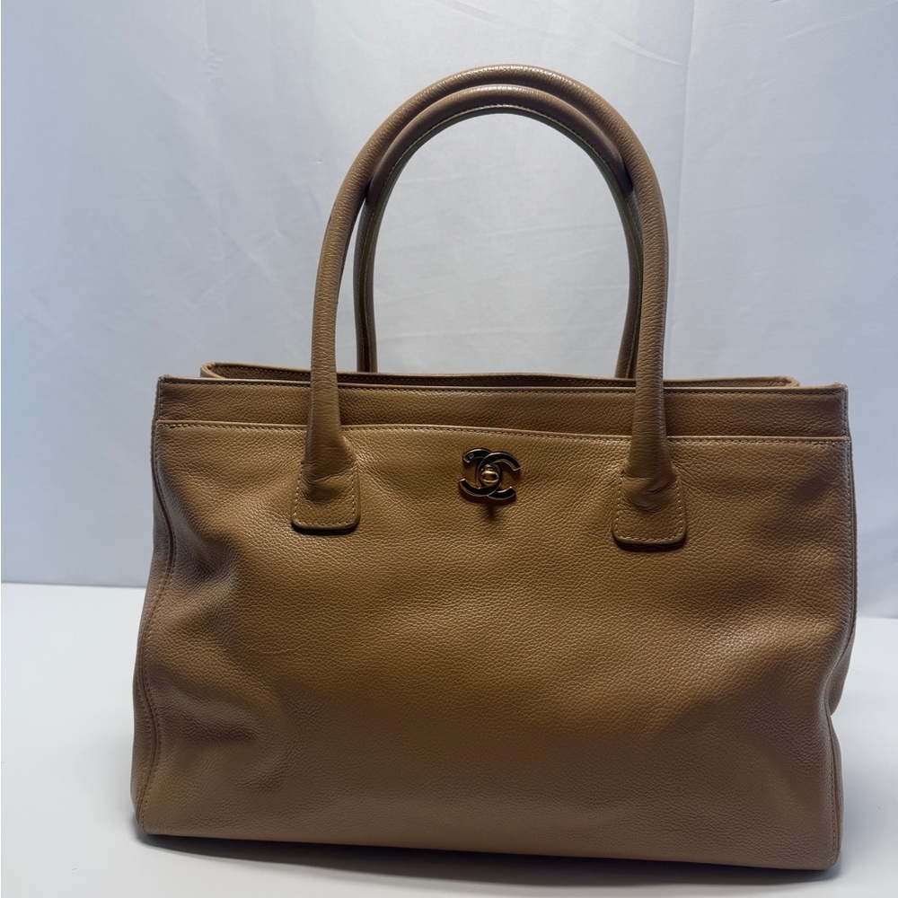 CHANEL
Caviar Leather Cerf Shopper Bag Beige